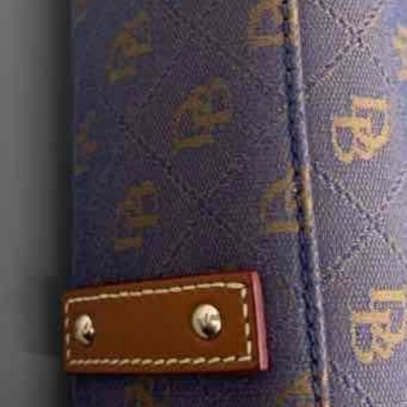 Dooney & Burke Vintage Signature Purple Cloth and Leather Shoulder Bag Purse - Picture 5 of 5